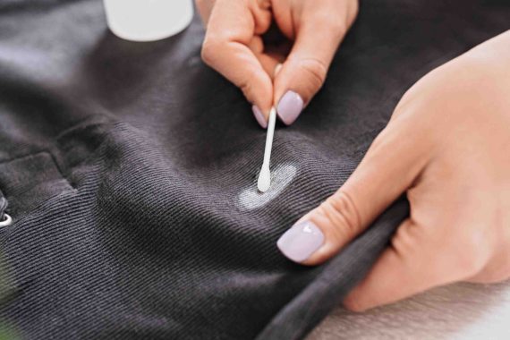 옷에 묻은 화이트 수정액 지우는 법